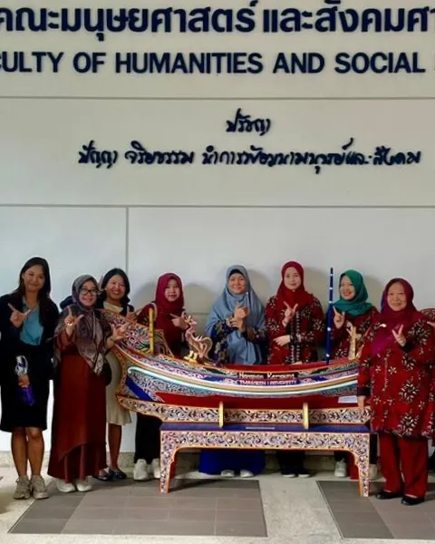 Dosen FIB Udinus Mengikuti Pengabdian Masyarakat Internasional di Thailand