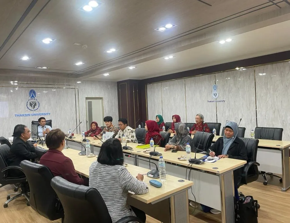 Dosen FIB Udinus Mengikuti Pengabdian Masyarakat Internasional di Thailand