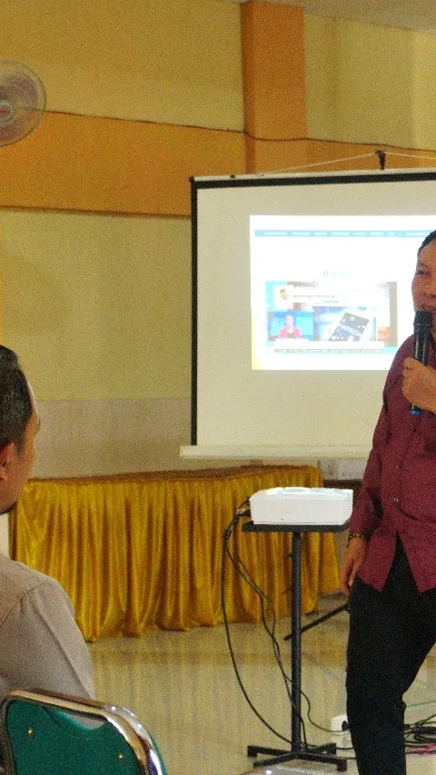 Edukasi Guru dan Orang Tua Wali Murid, Udinus Ajarkan Literasi Digital