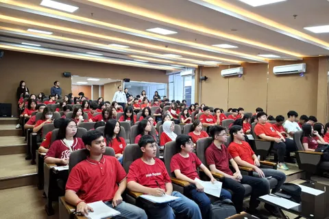 Fakultas Teknik Udinus Sambut Kunjungan SMA Karangturi Semarang, Kenalkan Dunia Perkuliahan ke Siswa