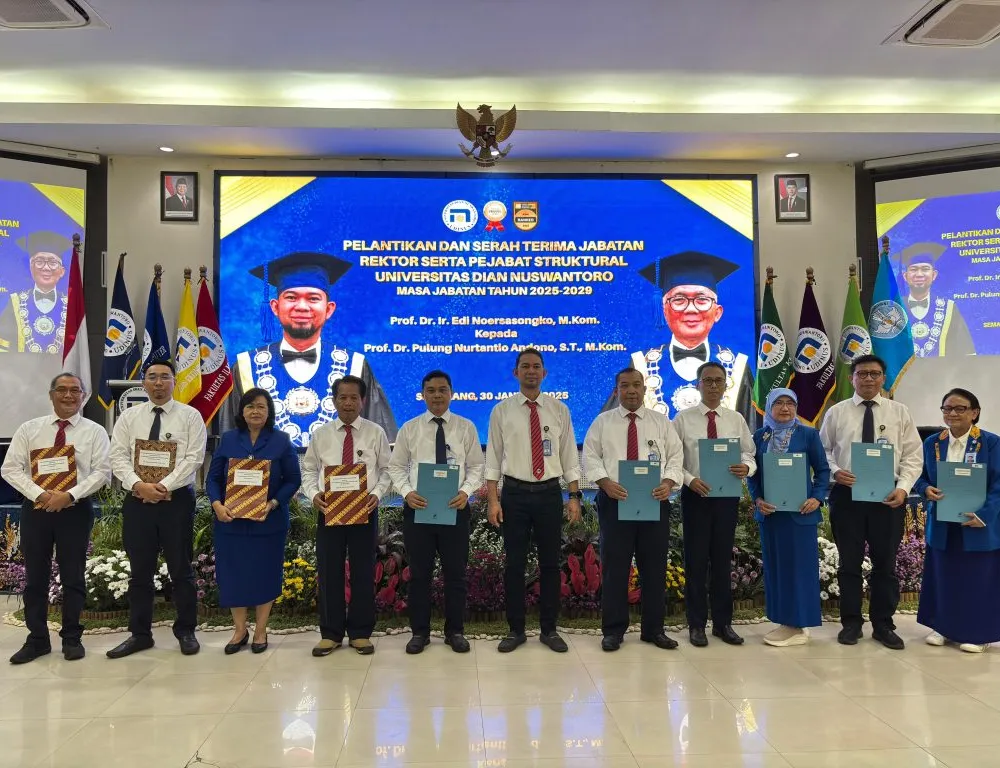 Foto Bersama Wakil Rektor dan Dekan setelah diberikan SK oleh Rektor untuk Masa Jabatan 2025-2029