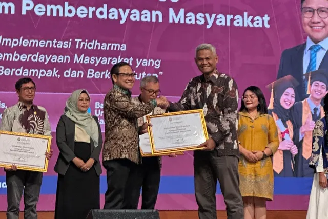 Udinus Raih Penghargaan Kampus Inspiratif Pemberdayaan Masyarakat melalui Peran Aktif LPPM