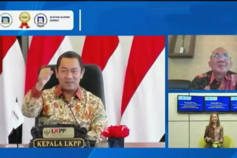 TINGKATKAN EKONOMI BANGSA, KETUA LKPP RI AJAK CALON WISUDAWAN KE-76 UDINUS CINTAI PRODUK LOKAL