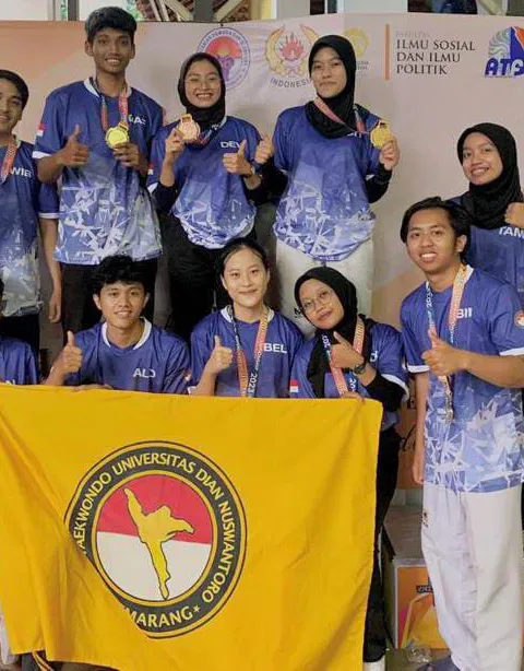 ATLET TAEKWONDO UDINUS BORONG 8 MEDALI HINGGA DINOBATKAN SEBAGAI PEMAIN TERBAIK DI KEJURNAS