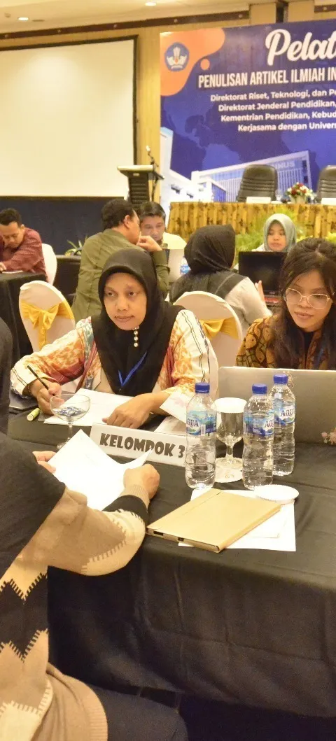DORONG PENINGKATAN JURNAL INTERNASIONAL, UDINUS DAN KEMENDIKBUDRISTEK GELAR PELATIHAN DOSEN DI JATENG