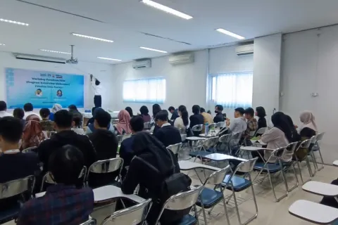 FIB MENUJU PIMNAS 2023, MAHASISWA DIBERIKAN PELATIHAN PENULISAN PKM