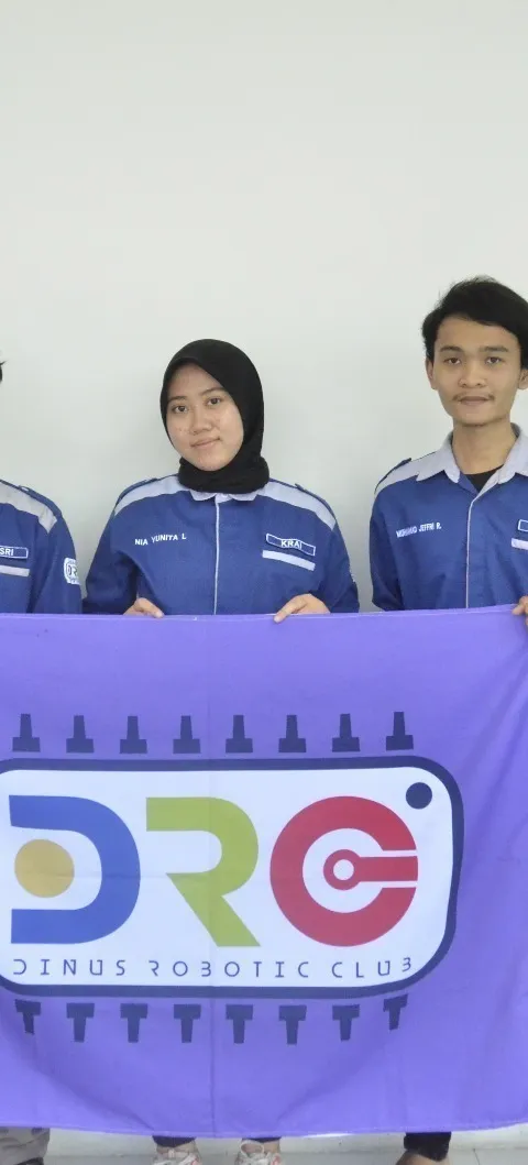 TIM ROBOT UDINUS BERHASIL LOLOS KE TINGKAT NASIONAL DI AJANG KRI 2023