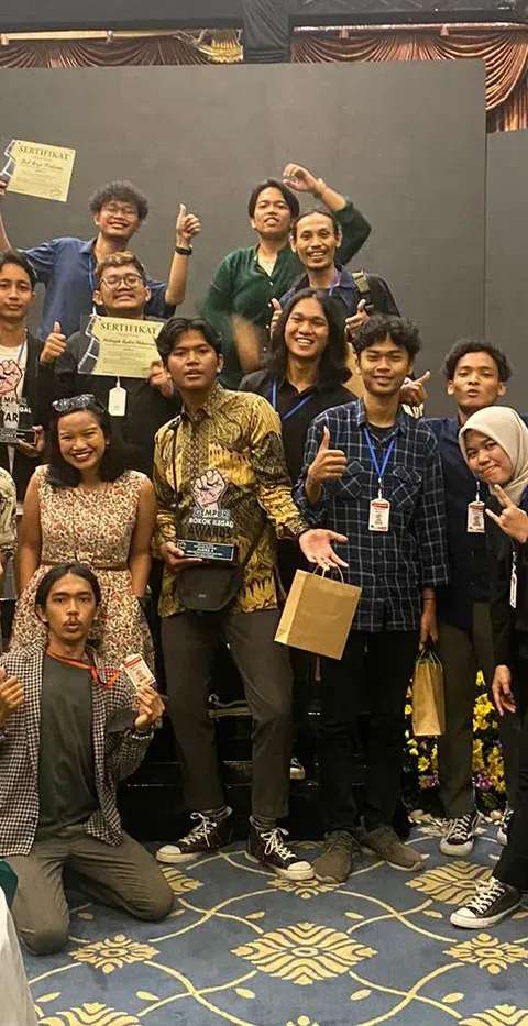TIGA FILM PENDEK KARYA MAHASISWA D-4 FTV UDINUS, RAIH JUARA DI FESTIVAL GEMPUR ROKOK ILEGAL