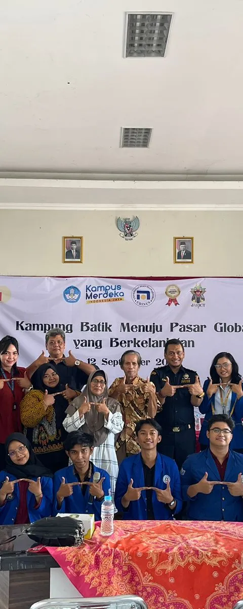PPK ORMAWA HMTI UDINUS AJARKAN AKSES KE PASAR INTERNASIONAL KEPADA PENGRAJIN DI KAMPUNG BATIK REJOMULYO