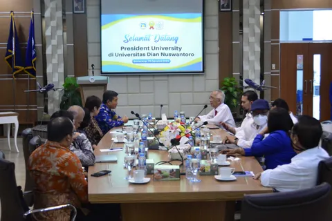 UDINUS TERIMA KUNJUNGAN DARI PRESIDENT UNIVERSITY, BERBAGAI ILMU TERKAIT PENGELOLAAN PRODI