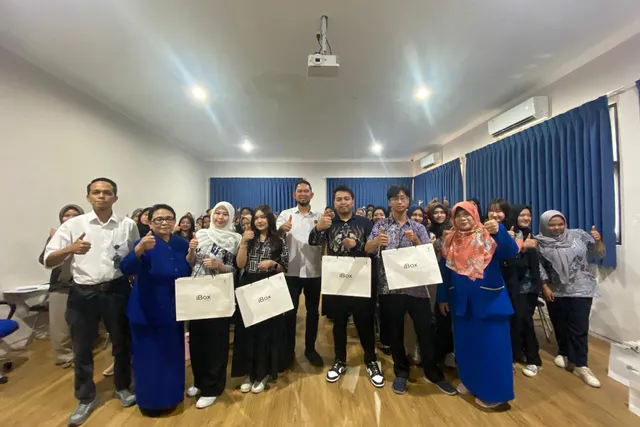 FK Udinus Fasilitasi Mahasiswa Angkatan 2025 dengan Pemberian iPad