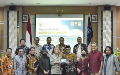 KOMISI X DPR RI LAKUKAN KUNJUNGAN KERJA KE UDINUS, TERIMA BERBAGAI ASPIRASI DARI PERGURUAN TINGGI DI JATENG