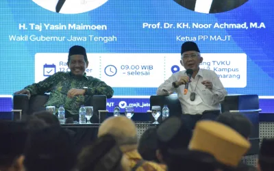 PERINGATI HARI SANTRI NASIONAL, REKTOR UDINUS AJAK PARA SANTRI MANFAATKAN TEKNOLOGI