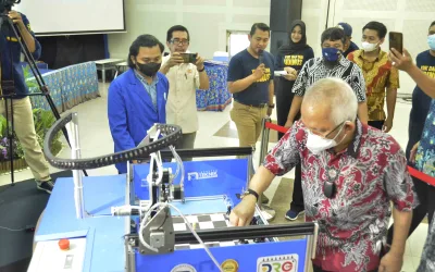 ROBOT CATUR PERTAMA DI INDONESIA CIPTAAN UDINUS RESMI DI LAUNCHING