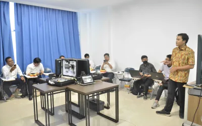 SINERGIKAN AI DENGAN ROBOTIKA, COE UDINUS KENALKAN ARTS KEPADA DOSEN FIK DAN FT