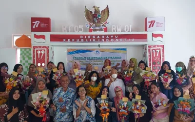 TIM PKM FEB UDINUS BUKA MINDSET IBU RUMAH TANGGA UNTUK WIRAUSAHA
