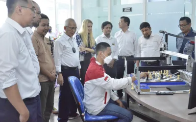 UDINUS CIPTAKAN ROBOT CATUR PERTAMA DI INDONESIA