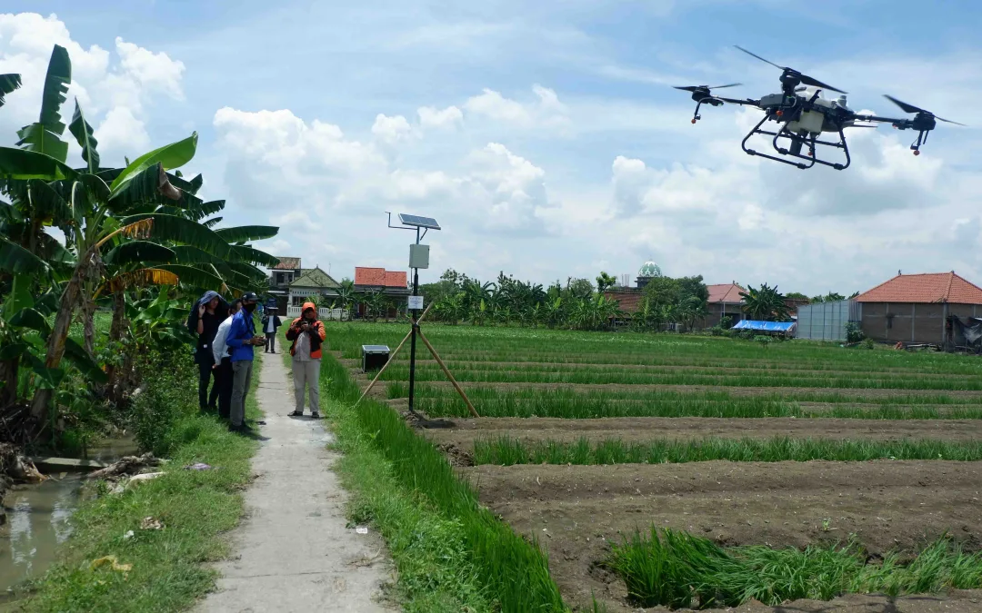 MAJUKAN PERTANIAN DI INDONESIA, UDINUS BERIKAN PELATIHAN DRONE MELALUI HIBAH KEDAIREKA