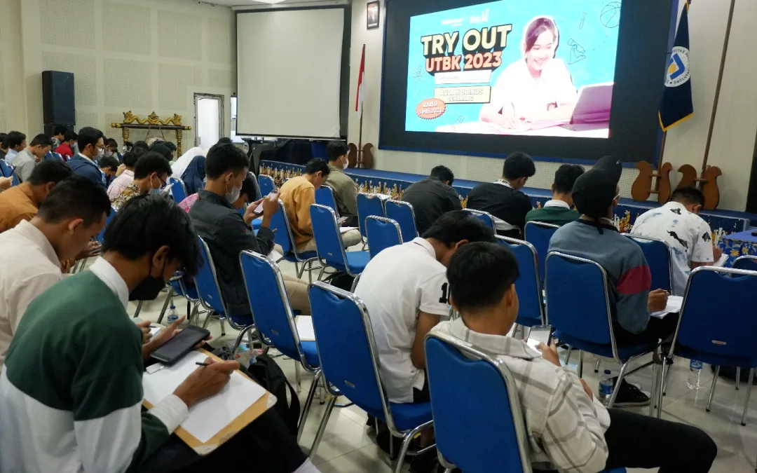 TRY OUT UTBK DI UDINUS DIIKUTI 623 SISWA DARI BEBERAPA SEKOLAH DI KOTA SEMARANG