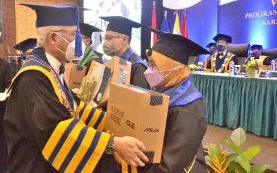 GELAR WISUDA KE 76, REKTOR UDINUS AJAK PARA WISUDAWAN MAMPU BERIKAN KONTRIBUSI BAGI KEMAJUAN INDONESIA