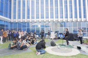 Keseruan Acara MakjegaGigs yang diusung oleh Prodi S-1 Ilmu Komunikasi