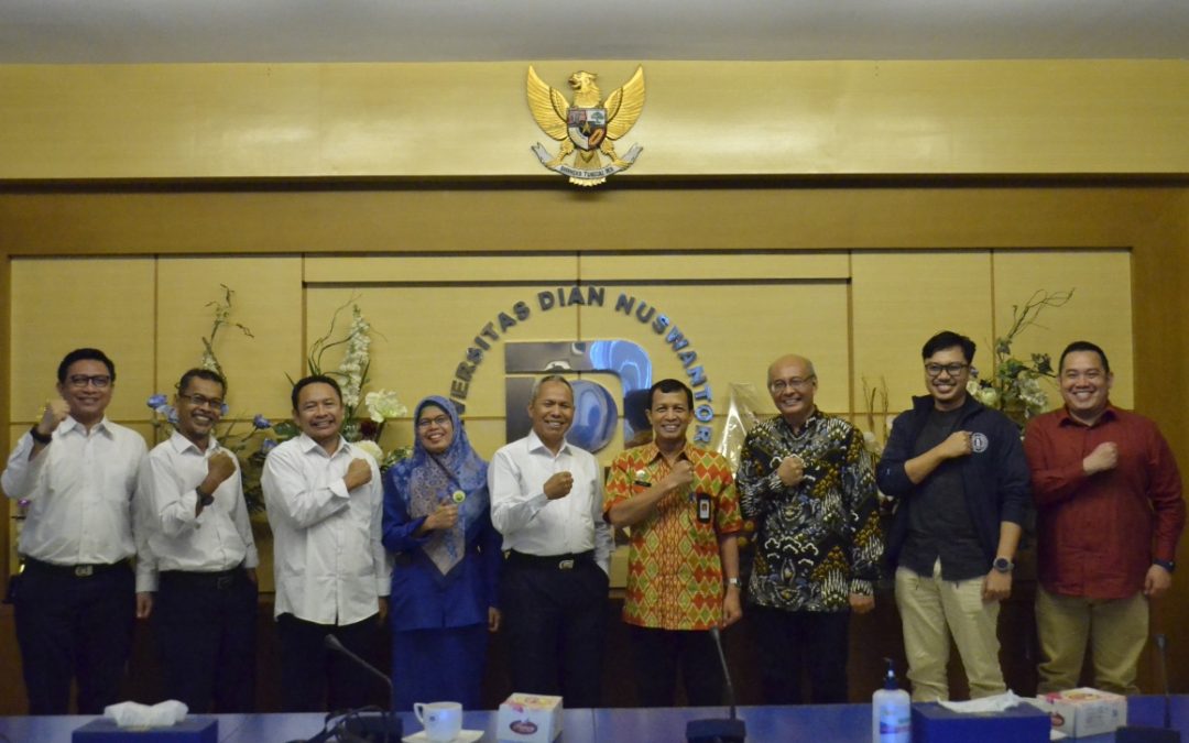 Foto Bersama Kunjungan UPN Veteran Yogyakarta di Udinus