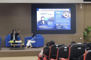 Direktur Jenderal Pengembangan Ekspor Nasional Kemendag RI Periode 2016-2019, Ir. Erlinda., M.A., saat Memberikan Materi di Seminar Mahasiswa Prodi Ilmu Komunikasi Udinus