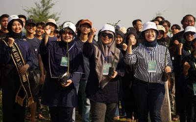 Jaga Keseimbangan Ekosistem Pantai, Mahasiswa Ilkom Udinus Lakukan Kampanye ‘Hidupkan Kembali’