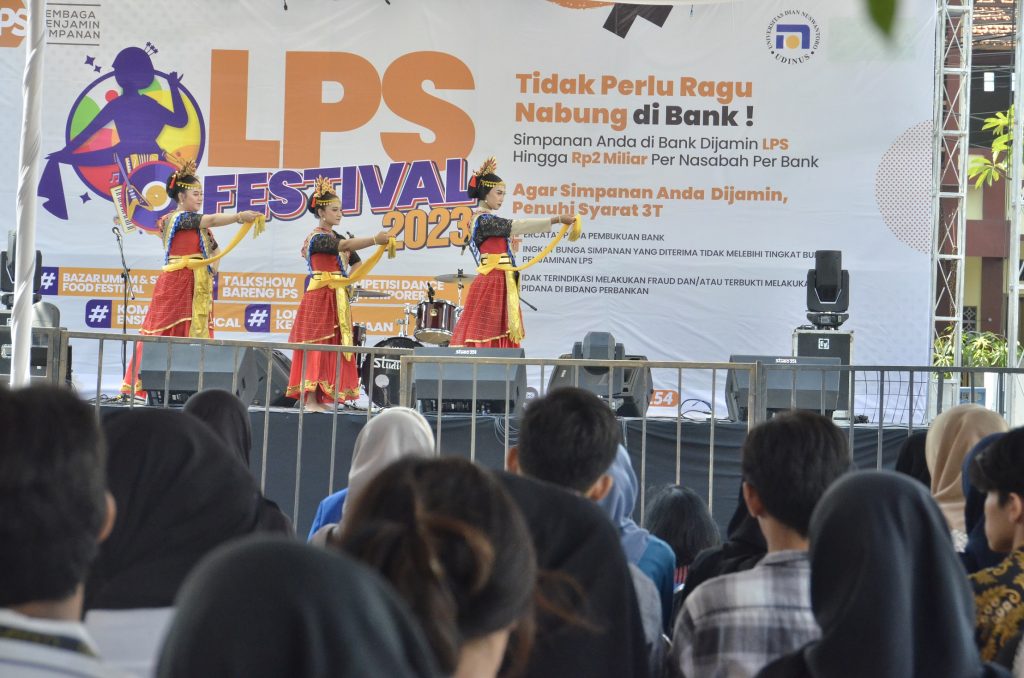 Pembukaan LPS Festival 2023 di Halaman Gedung D Udinus