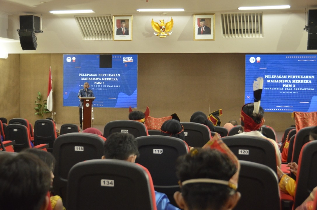 Pelepasan Peserta PMM 3 Udinus Diwarnai Seni Pentas dari Berbagai Budaya