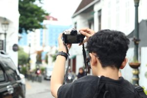 Dinus Photo Walk Ajak Pelajar Cintai Keindahan Kota Semarang Lewat Karya Foto dan Desain