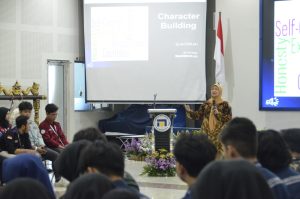 Udinus Hadirkan Guru Besar IPB Bentuk Karakter Mahasiswa Berani, Kreatif, dan Inovatif