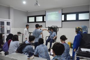 Udinus Terima Kunjungan dari SIS Semarang, Kenalkan Fasilitas-Fasilitas Laboratorium