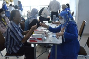 Masyarakat Pendrikan Kidul Manfaatkan Posbindu di Udinus