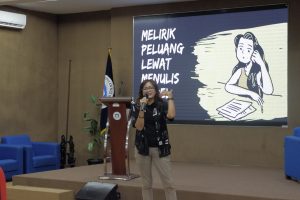 Handi Namire saat memberikan pemaparan di Udinus