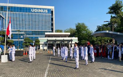 Ormawa dan UKM Udinus Ikuti Upacara Bendera HUT ke-79 RI dengan Khidmat