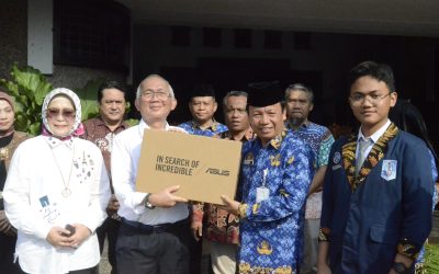 Peringati Hari Kesaktian Pancasila, Udinus Serahkan 10 Laptop kepada SMAN 1 Semarang untuk Dukung Pendidikan!