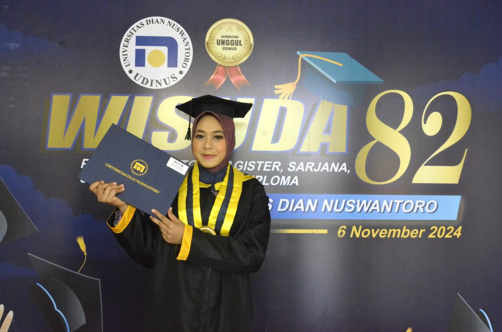 Akui Selalu Dapat Dukungan dari Kampus Wisudawati Universitas Dian Nuswantoro ini Rutin Berprestasi di Tingkat Internasional