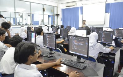 Doscom Udinus Gelar Pelatihan Pembuatan Website untuk Siswa SMA