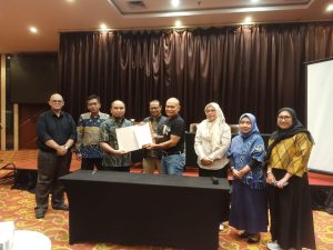 Serah terima produksi video microlearning konten PMM dari FTV Udinus