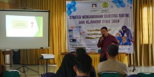 Dosen Edukasi Guru dan Orang Tua Wali Murid, Udinus Ajarkan Literasi Digital