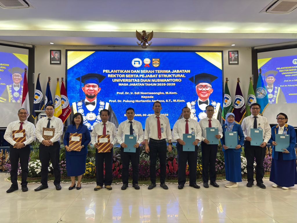 Foto Bersama Wakil Rektor dan Dekan setelah diberikan SK oleh Rektor untuk Masa Jabatan 2025-2029