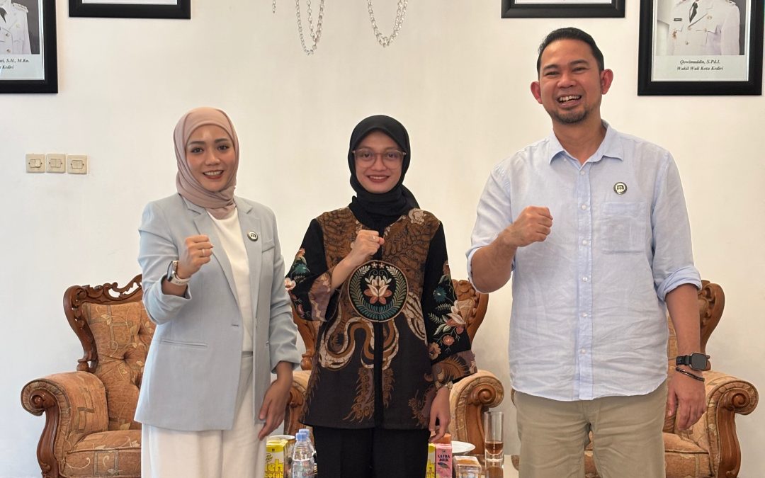 Mas Rektor Udinus Berikan 25 Beasiswa Penuh pada Wali Kota Kediri