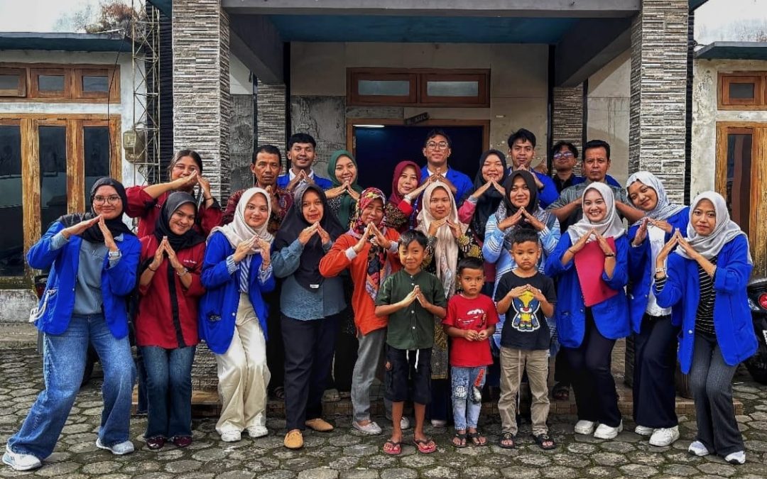 PPK Ormawa Rumah Sahabat Udinus Wujudkan Desa Sehat di Gemawang