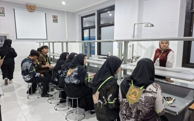 Gelar Tour Laboratorium, FK Udinus Ajak Mahasiswa Baru Pahami 9 Laboratorium dan Fungsinya