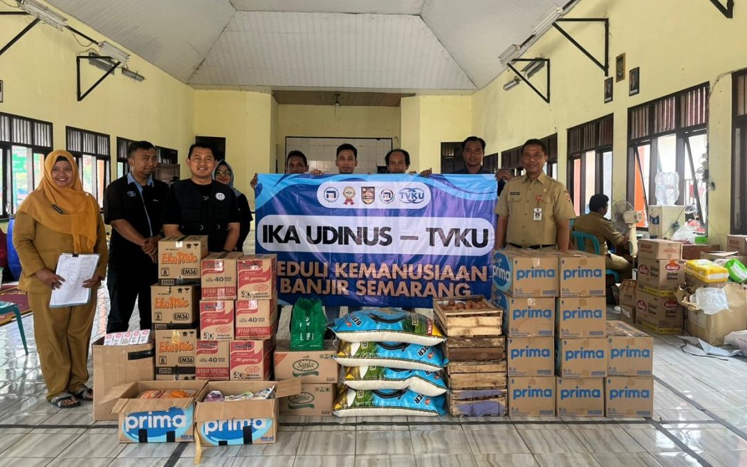 IKA Udinus dan TVKU Salurkan Bantuan untuk Korban Banjir di Kecamatan Genuk
