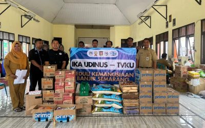 IKA Udinus dan TVKU Salurkan Bantuan untuk Korban Banjir di Kecamatan Genuk